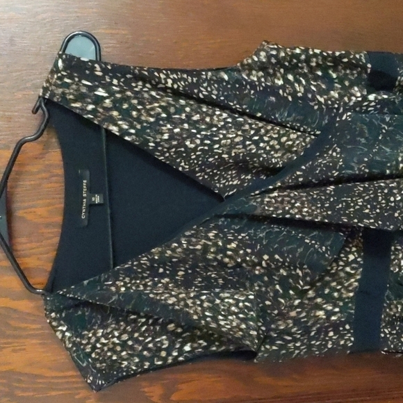 Cynthia Steffe Ruffle V Neck Animal Print Straight Silk Dress Size 12 - Picture 2 of 13